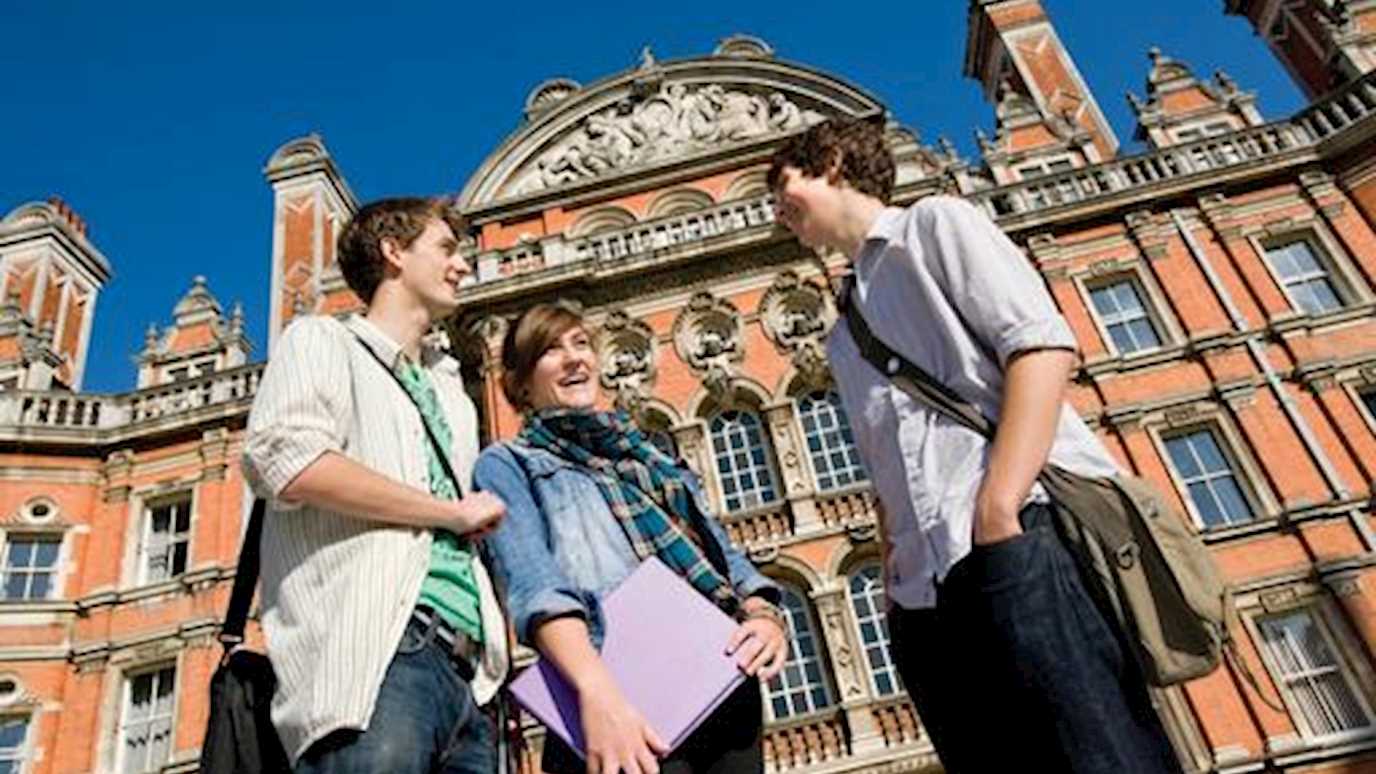 students_laughing_founders_hall